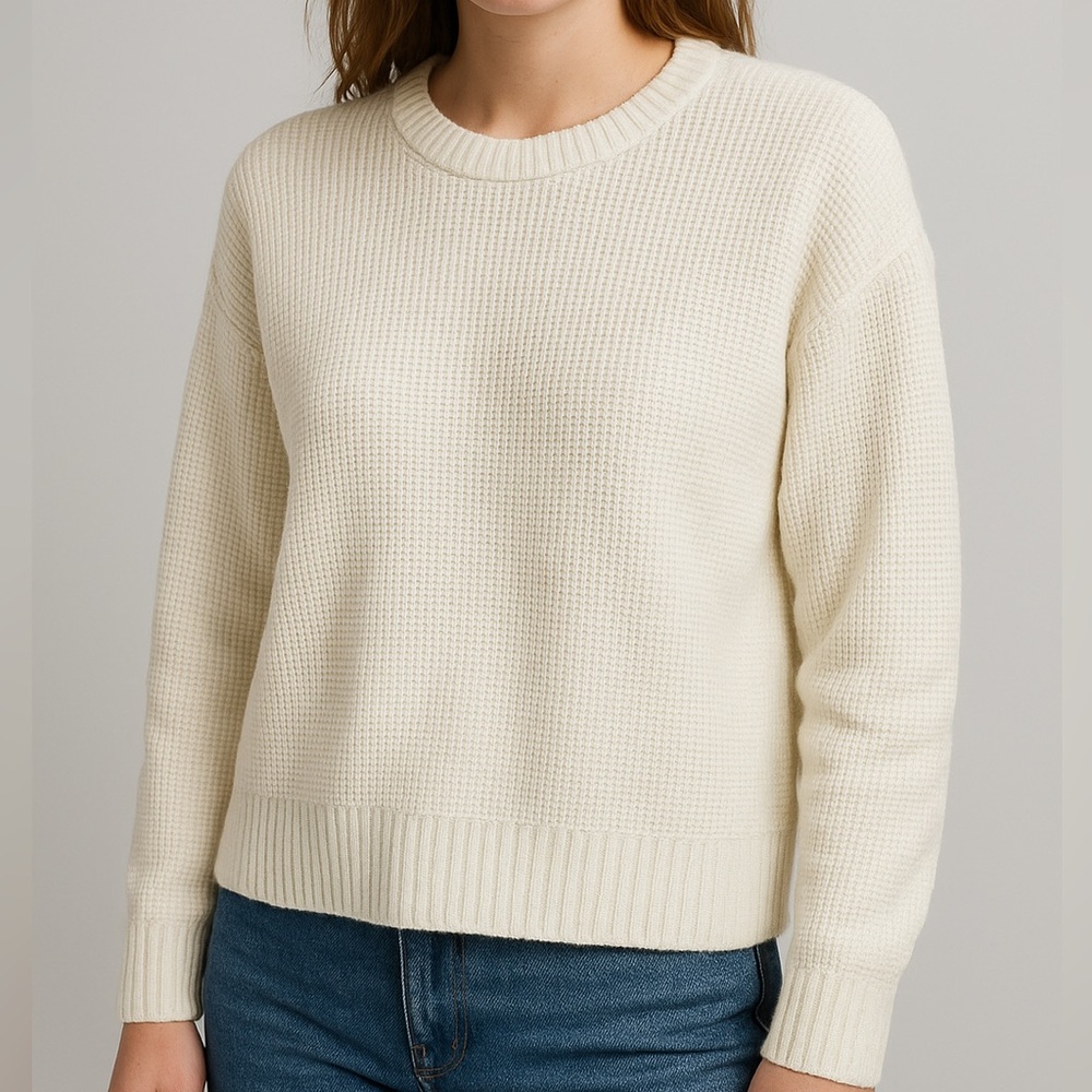 🆕 ✨ CYRUS Ivory Textured Waffle Knit Crewneck Sweater Size L Soft Cozy Classic - Picture 1 of 15